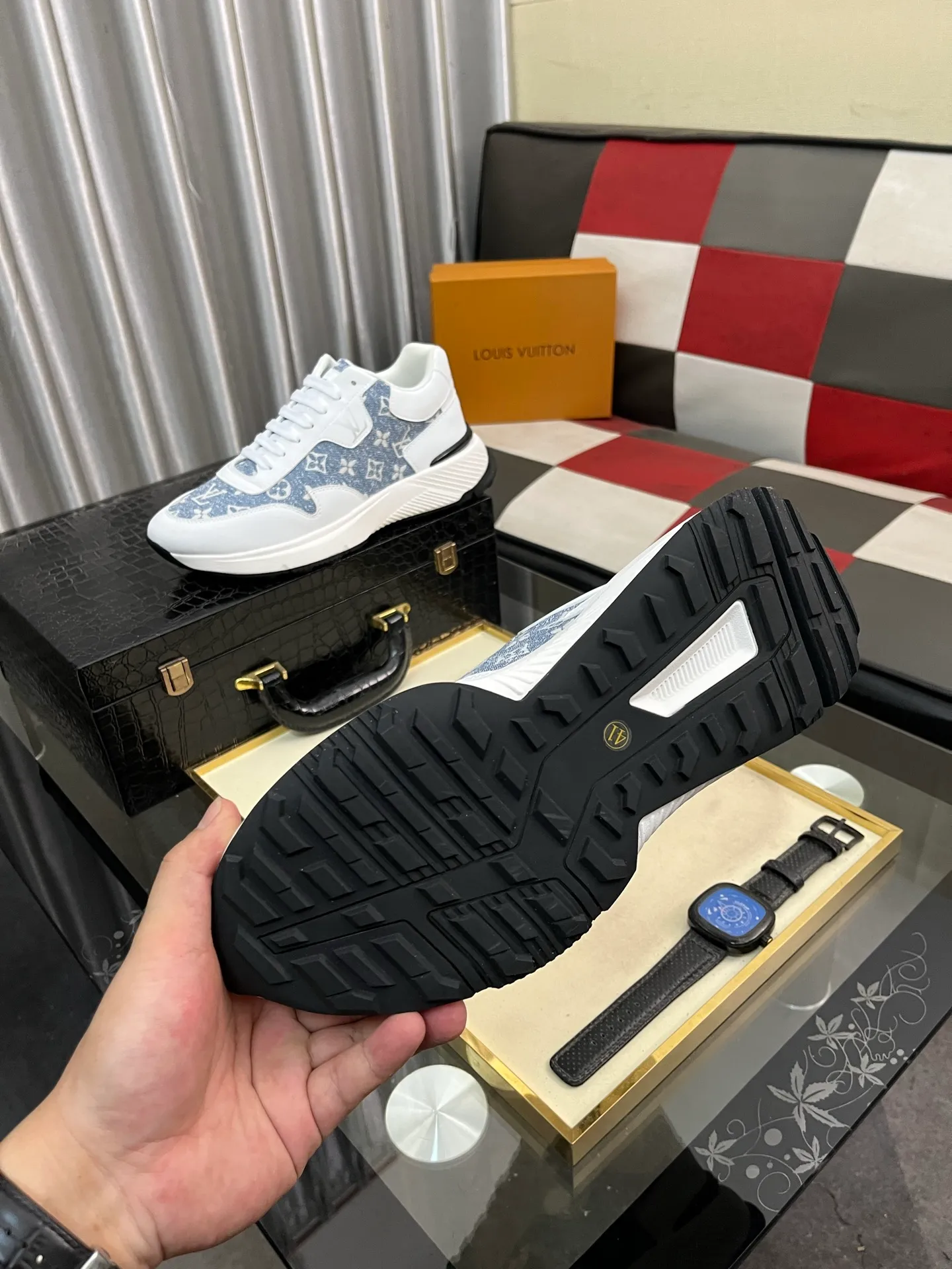 Men's shoes 💰458⌚️⌚️【LOUlS VUlTTON】Louis Vuitton ~ unique and casual style. LV counter purchasing 🏃casual shoes😍😍 are on sale at the men's counter at the same time. Italian imported brands select top-layer Italian cowhide. 🐑Sheepskin lining (refuses to discolor and grind feet) Sole: Original sole specially provided by the original factory 🎬Better in kind Code number: 38-444⃣️Color selection